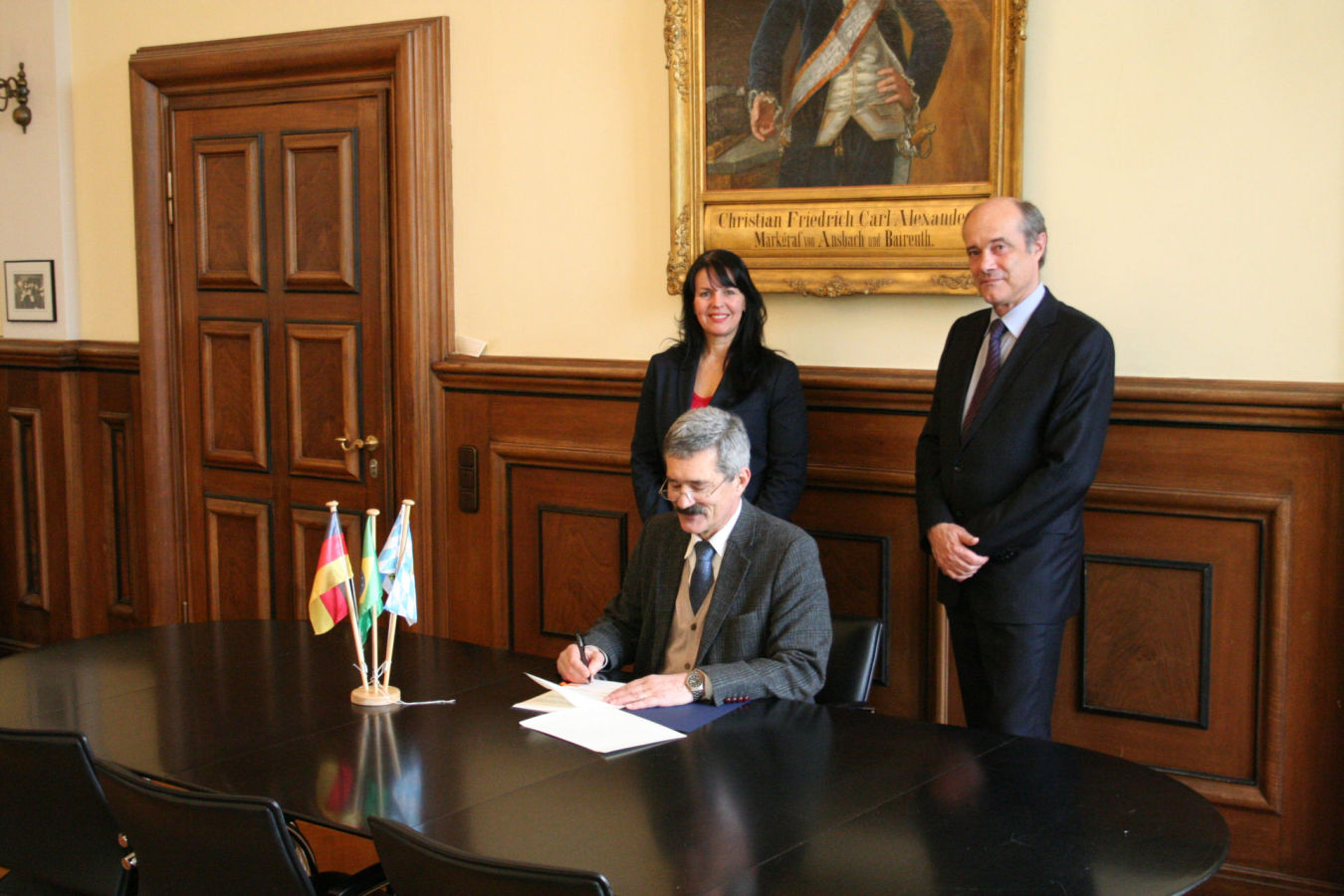 Bild der Unterzeichnung des Abkommens 