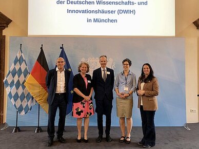 v.l.n.r. Dr. Markus Wittmann, Frau Prof. Dr. Uta Feser, Dr. Johannes Eberle, Frau Dr. Ursula Paintner, Frau Dr. Irma de Melo-Reiners