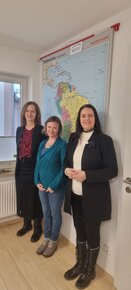 Foto mit Frau Prof. Dr. Silke Jansen, Prof. Dr. Nicole Kimmelmann und Dr. Irma de Melo 