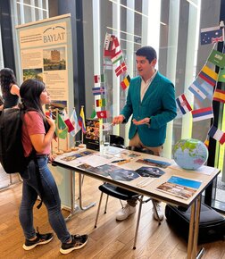 Ricardo Hagn hinter BAYLAT Stand