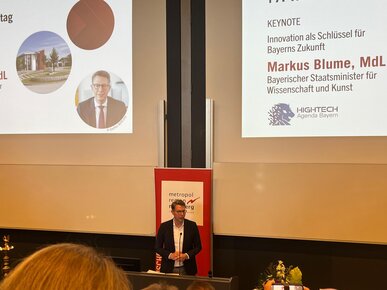 Minister Blume