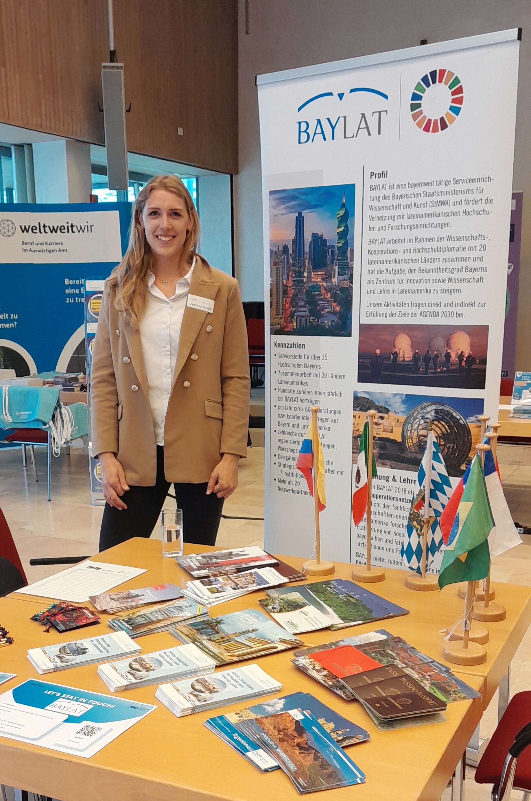 Verena Gröll am BAYLAT Stand