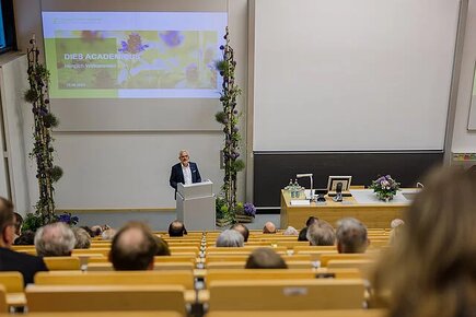 Präsident Dr. Eric Veulliet bei Begrüßungsrede