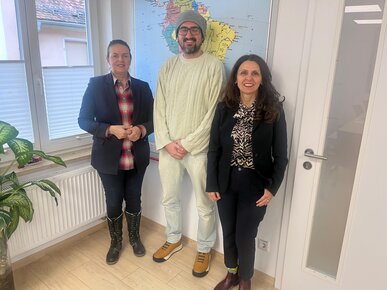 Prof. Sônego mit Irma de Melo und Polliana Sattler