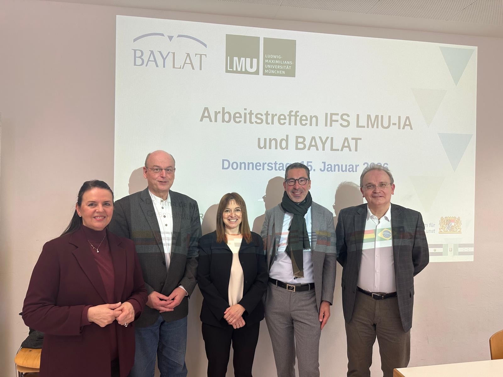 Foto LMU mit drei Professoren und Dr. Irma de Melo-Reiners