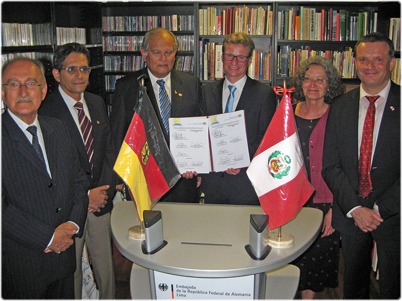 ©BAYLAT Kooperationsabkommen mit Vertretern der Alianza Estratégica
